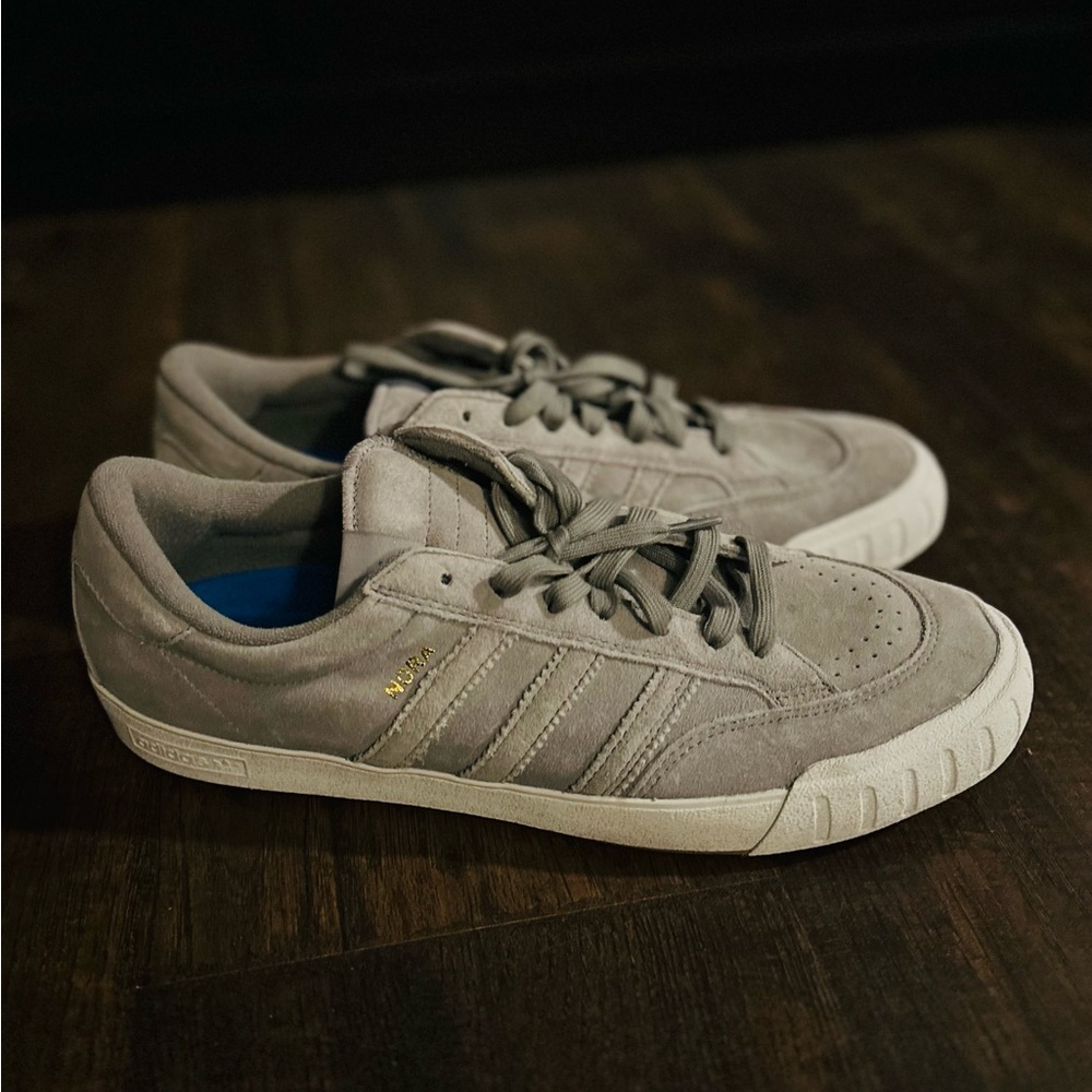 Men’s Nora Adidas tennis shoes